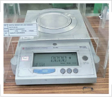 ELECTRONIC BALANCE 電子天秤